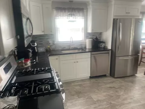 18 Pidgeon Dr, Springfield, MA 01119 photo 5