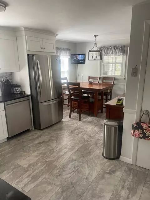 18 Pidgeon Dr, Springfield, MA 01119 photo 2