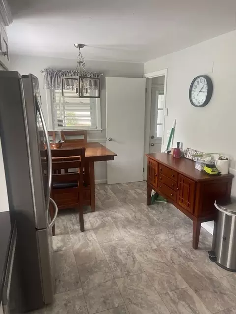 18 Pidgeon Dr, Springfield, MA 01119 photo 3