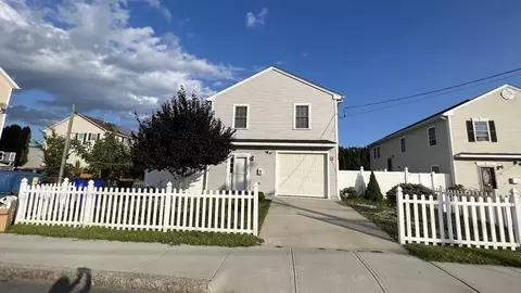 24 Manchester St, Fall River, MA 02721 photo 2