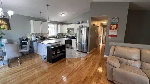 24 Manchester St, Fall River, MA 02721 photo 10