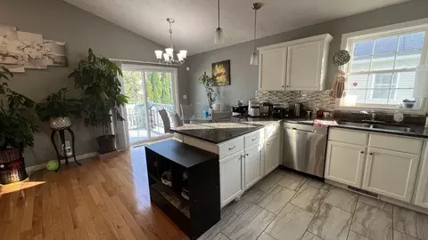 24 Manchester St, Fall River, MA 02721 photo 12