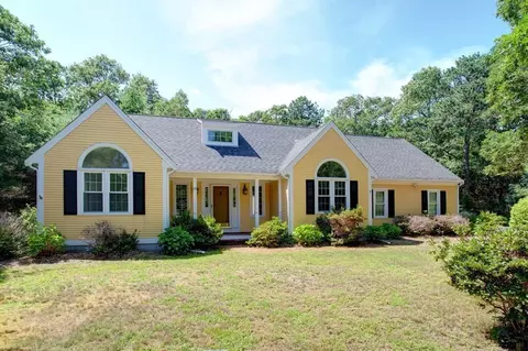 28 Seneca Rd, Falmouth, MA 02536