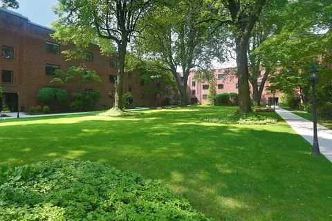 104 Sewall Ave #4, Brookline, MA 02446