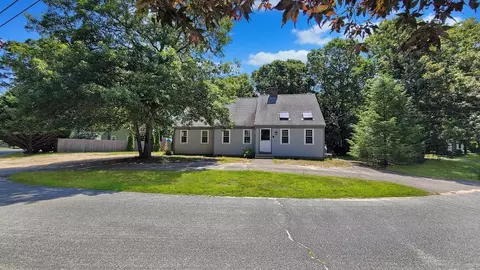 41 Wayland Rd, Hyannis, MA 02601