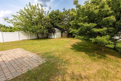 77 Derryfield Ave, Springfield, MA 01118 photo 32