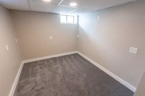 77 Derryfield Ave, Springfield, MA 01118 photo 27