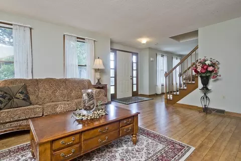 9 Post Rd, Chicopee, MA 01020 photo 4