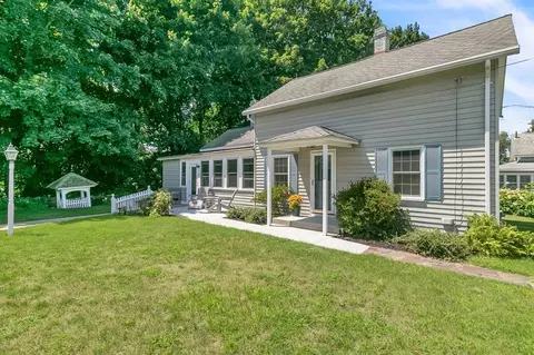 31 Holyoke Rd, Westfield, MA 01085