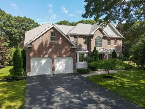 7 Tea Party Ln, Holliston, MA 01746