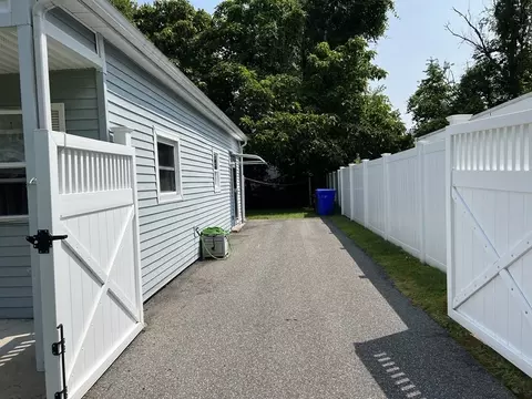33 Merrill Rd, Springfield, MA 01119 photo 4