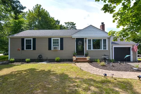 327 Pond St, Rockland, MA 02370