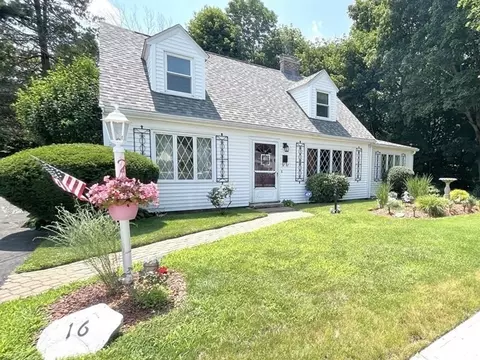 16 Alandale Pkwy, Norwood, MA 02062