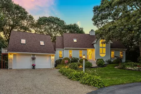 15 Salt Marsh Ln, Falmouth, MA 02556
