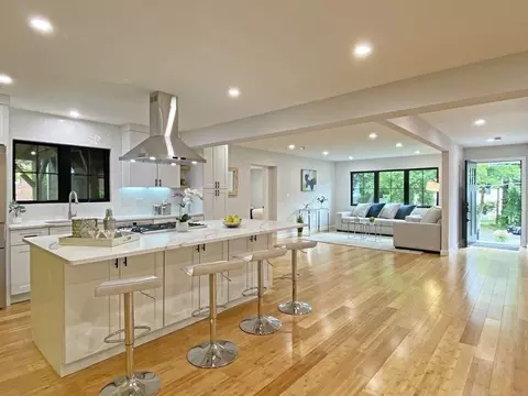 9 Glazer Rd #9, Newton, MA 02459