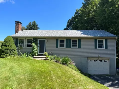 54 High St, Holden, MA 01522