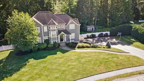 380 Mohawk Rd, Raynham, MA 02767 photo 4