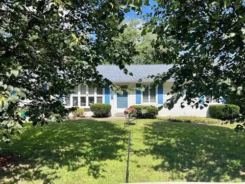 28 Oneida Ave, Worcester, MA 01606 photo 2
