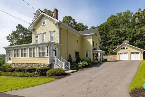 20 Maple St, Amesbury, MA 01913 photo 3