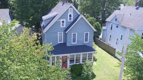 92 Sycamore St, Holyoke, MA 01040