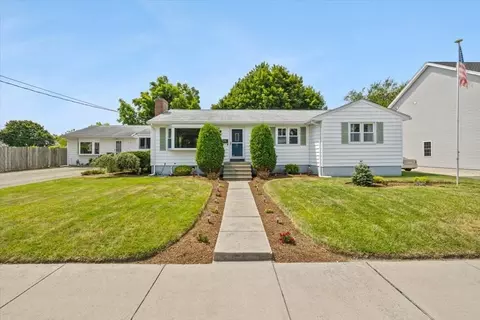 34 Potter St, Dartmouth, MA 02748