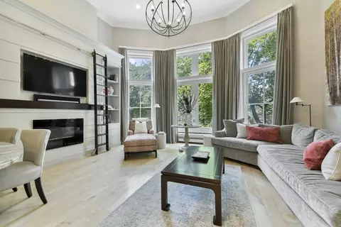 31 Brimmer St #2, Boston, MA 02108