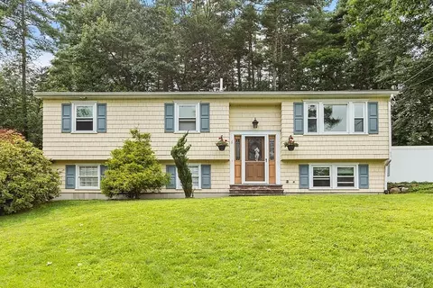 5 Capricorn Ln, Townsend, MA 01469