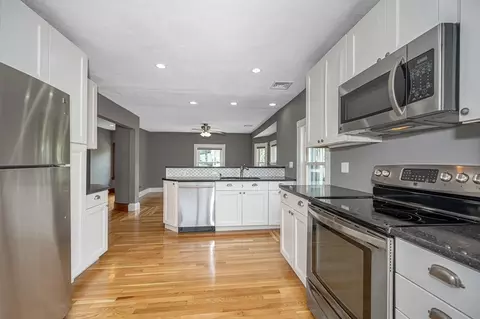 31 Park St #2, Wakefield, MA 01880