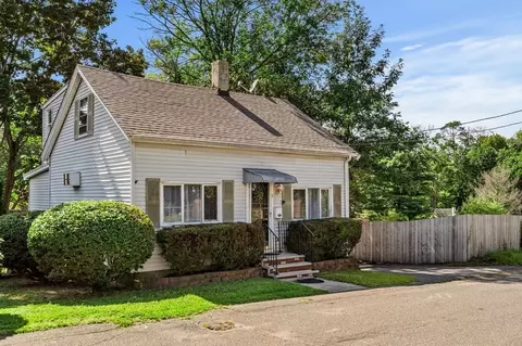 9 Lothrop St, Saugus, MA 01906 photo 2