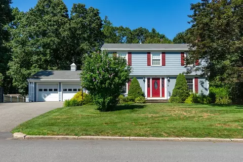28 Carriage Dr, Lincoln, RI 02865