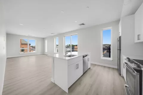 157 Chestnut #404, Chelsea, MA 02150