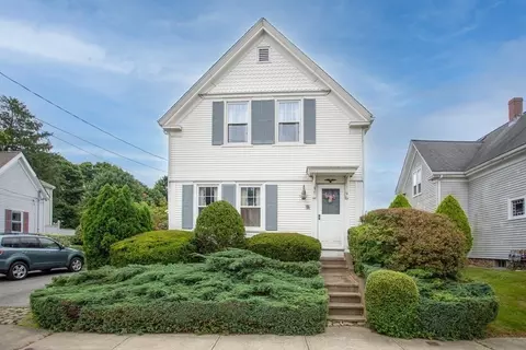 32 Stafford St, Plymouth, MA 02360