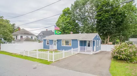 12 Clifford St, Lowell, MA 01851