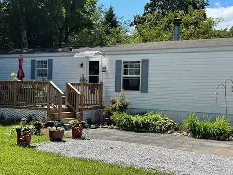 18 Maple St #13, Pepperell, MA 01463