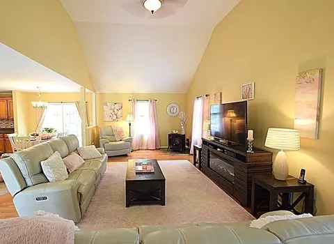 9 Sarahbeth Ln, Wareham, MA 02571 photo 11