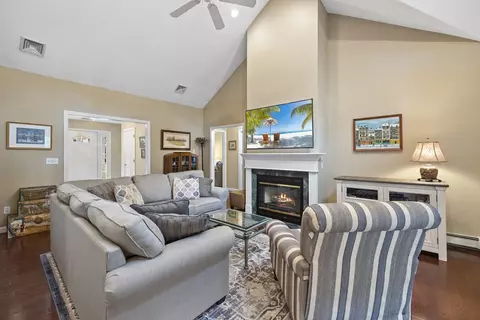 106 Tearall Rd, Raynham, MA 02767 photo 7