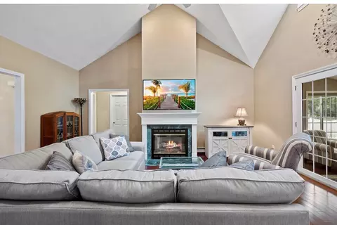 106 Tearall Rd, Raynham, MA 02767 photo 6