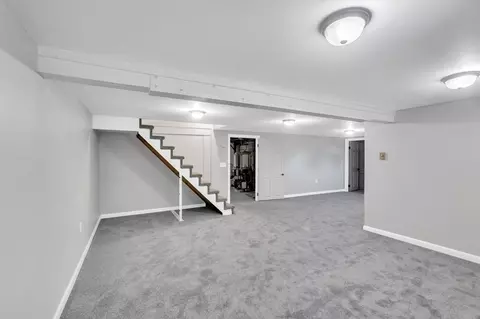 172 Garvey Dr, Springfield, MA 01109 photo 21