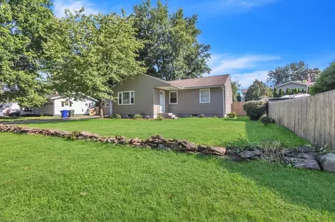 172 Garvey Dr, Springfield, MA 01109