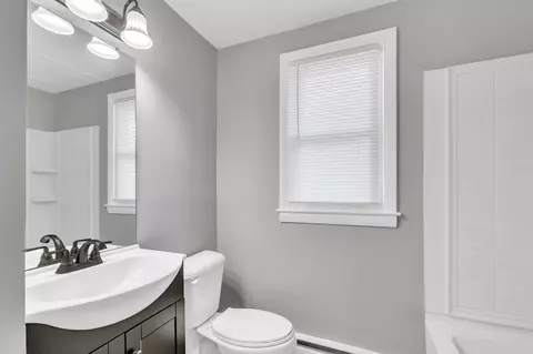 172 Garvey Dr, Springfield, MA 01109 photo 9
