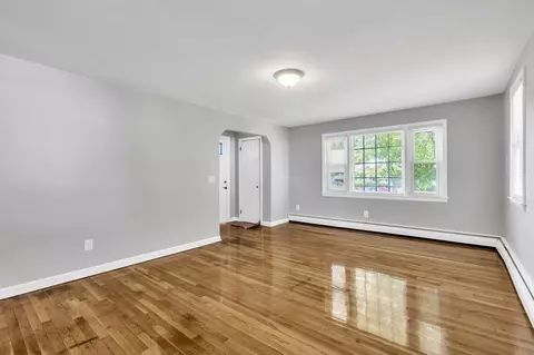 172 Garvey Dr, Springfield, MA 01109 photo 3
