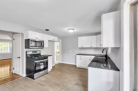172 Garvey Dr, Springfield, MA 01109 photo 5