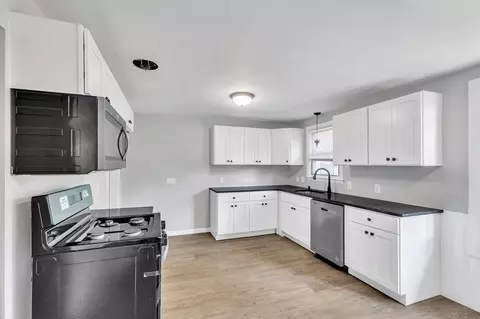 172 Garvey Dr, Springfield, MA 01109 photo 6