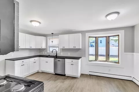 172 Garvey Dr, Springfield, MA 01109 photo 8