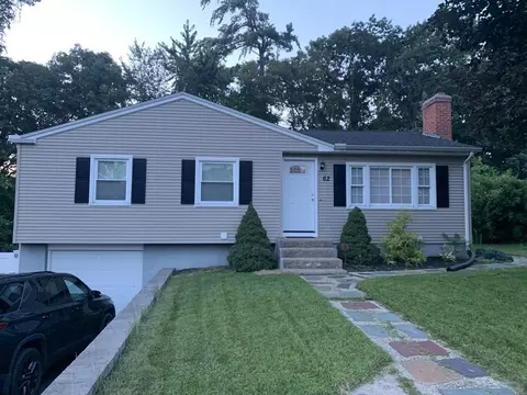 62 Jamrog Dr, Chicopee, MA 01020