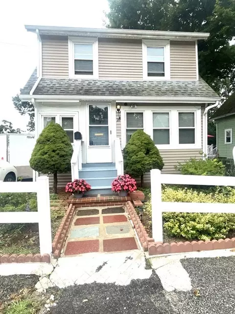 16 Hall St, Randolph, MA 02368