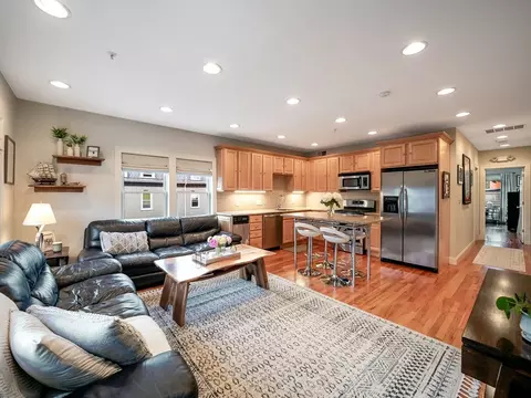 202 K St #6, Boston, MA 02127