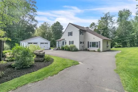 11 Pineridge Rd, Montgomery, MA 01085
