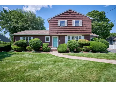 20 Longwood Ter, Norwood, MA 02062