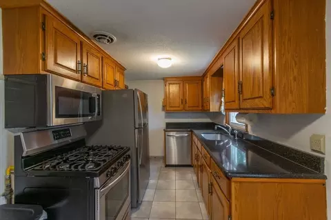 22 Glencoe St, Springfield, MA 01104 photo 10